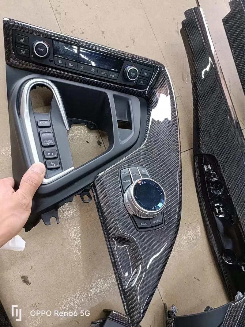 寶馬i8內飾件的碳纖維升級 提升質感與性能的完美選擇